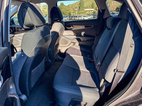 Used 2016 Kia Sorento LX image 18