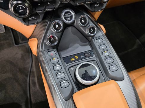 Used 2023 Aston Martin V8 Vantage Coupe image 15