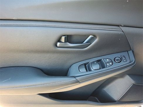 Used 2025 Nissan Sentra S image 12