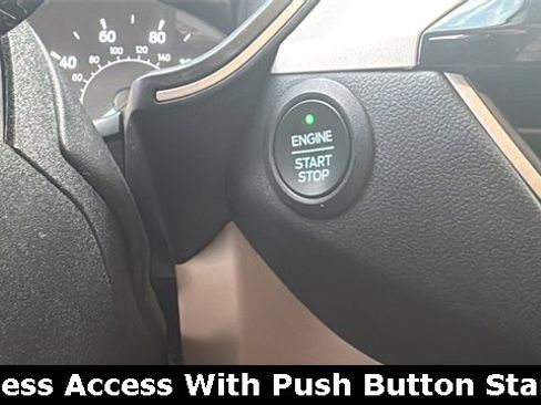 Used 2022 Ford Escape SE image 5