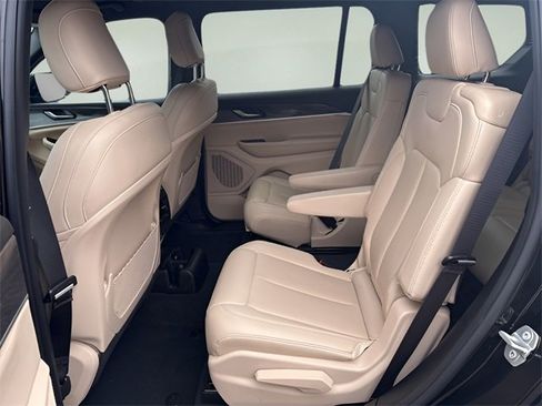 Used 2025 Jeep Grand Cherokee L Limited image 18