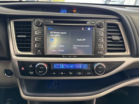 Used 2018 Toyota Highlander Limited Platinum image 26