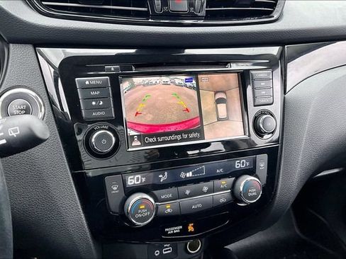 Used 2022 Nissan Rogue Sport SL FWD image 12