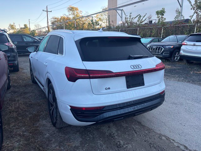Used 2024 Audi Q8 e-tron Premium Plus AWD/4WD image 9