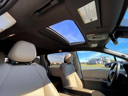 Used 2024 Toyota Sienna XLE image 35