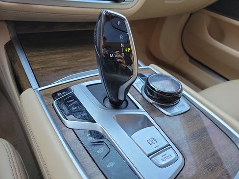 Used 2017 BMW 740i image 20