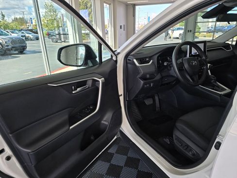 Certified 2024 Toyota RAV4 XLE AWD/4WD image 18