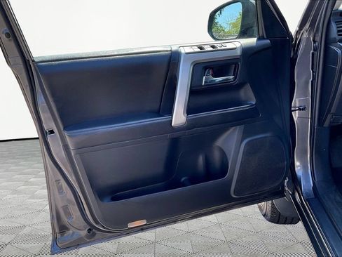 Used 2015 Toyota 4Runner SR5 AWD/4WD image 23