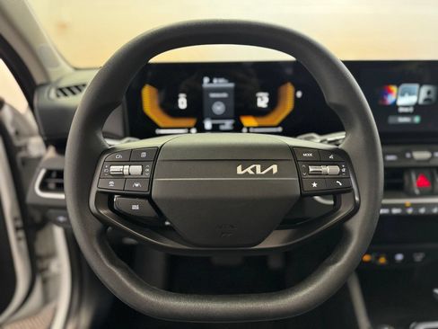 Used 2025 Kia K4 FWD image 18