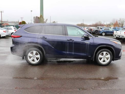 Certified 2021 Toyota Highlander LE image 4