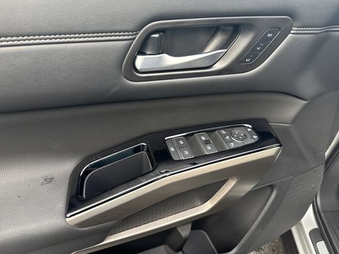 New 2025 Nissan Pathfinder Platinum image 25