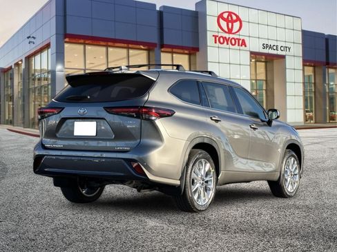 New 2026 Toyota Highlander Limited AWD/4WD image 6
