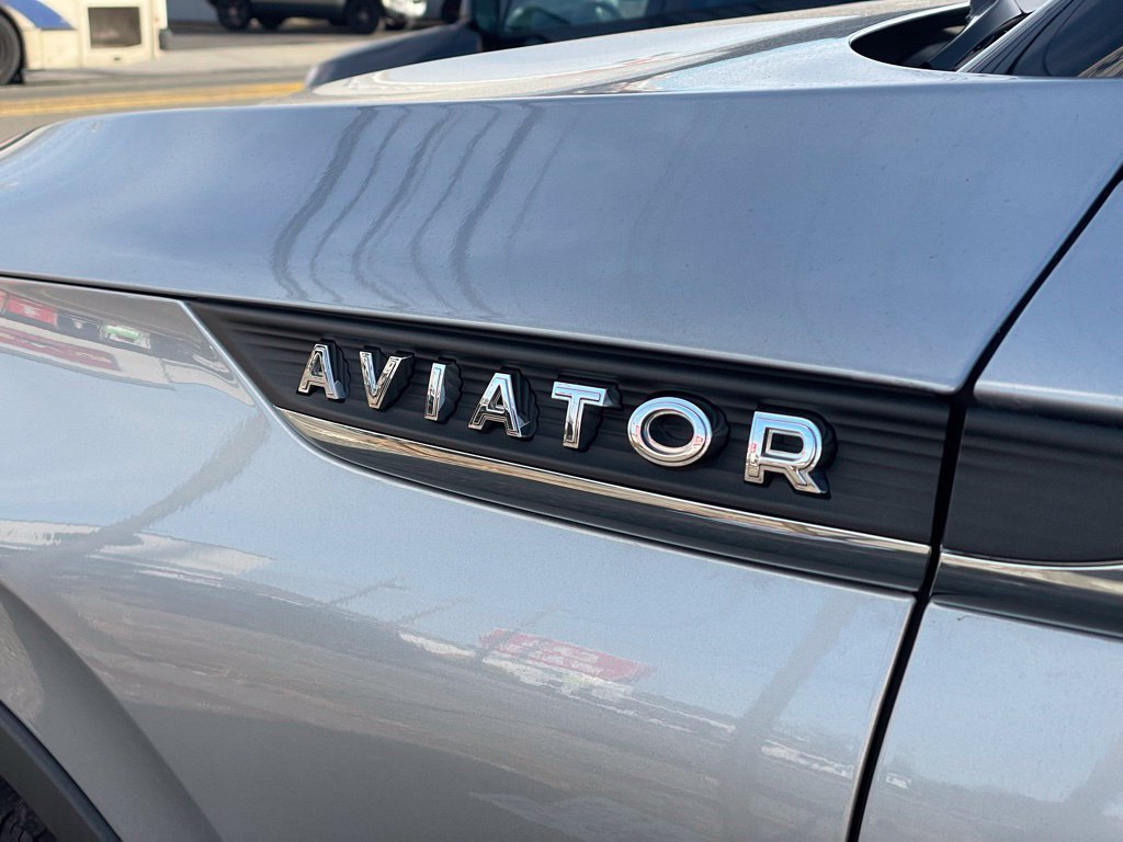 Used 2023 Lincoln Aviator AWD w/ Premium Package image 24