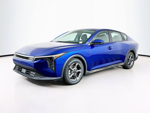 Used 2025 Kia K4 LXS image 3