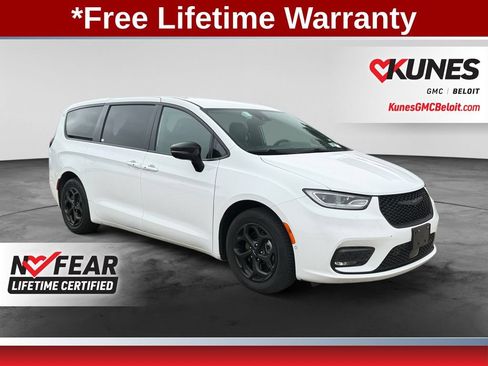 Used 2024 Chrysler Pacifica Limited FWD image 1