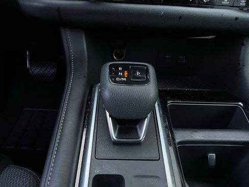 Used 2024 Nissan Pathfinder SV image 23