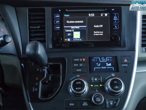 Used 2015 Toyota Sienna LE image 20