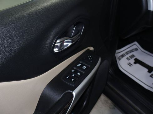Used 2018 Jeep Cherokee Limited AWD/4WD image 15