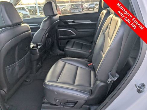 Used 2022 Kia Telluride S image 9