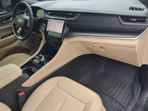 Used 2024 Jeep Grand Cherokee L Limited image 41