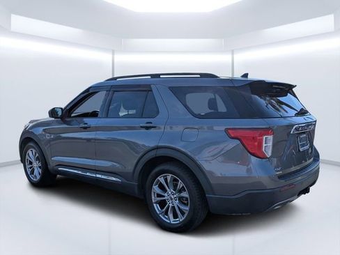 Used 2021 Ford Explorer XLT w/ Equipment Group 202A RWD image 5