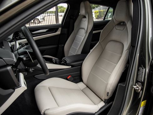 Certified 2025 Porsche Panamera image 5