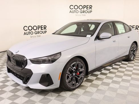 New 2026 BMW 530i xDrive w/ M Sport Package image 10