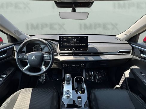 Used 2025 Mitsubishi Outlander ES FWD image 11