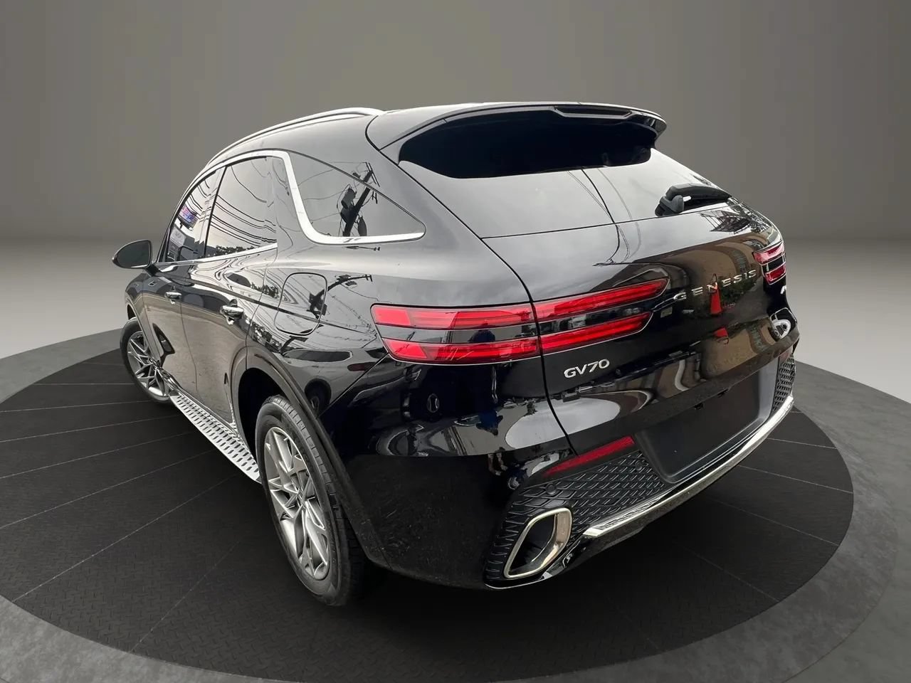 Used 2025 Genesis GV70 2.5T AWD/4WD image 3