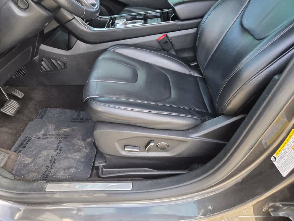 Used 2019 Ford Edge Titanium AWD/4WD image 18