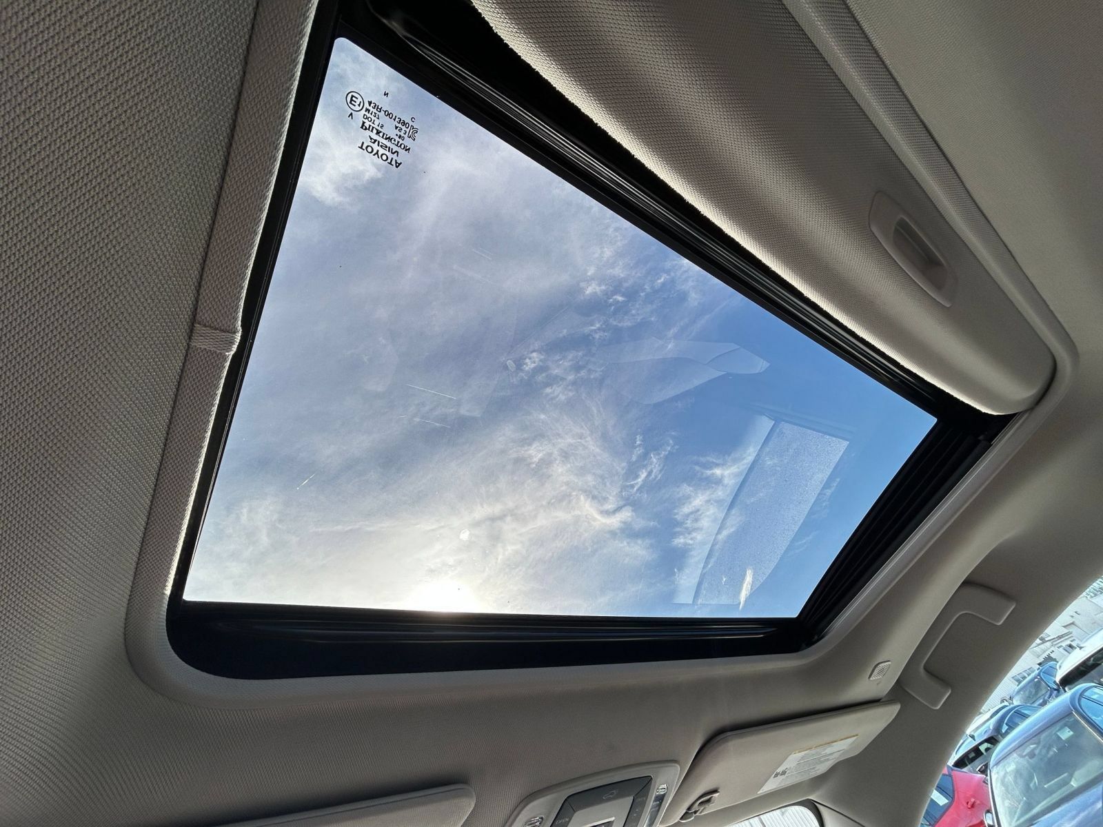 Used 2025 Toyota Sienna XLE FWD image 24