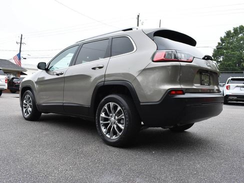 Used 2019 Jeep Cherokee Latitude Plus w/ Comfort/Convenience Group FWD image 33