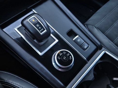 Used 2024 Mitsubishi Outlander SE Black Edition FWD image 18