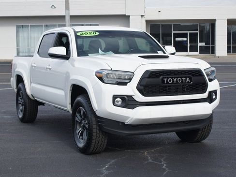 Used 2020 Toyota Tacoma TRD Sport w/ Technology Package image 20