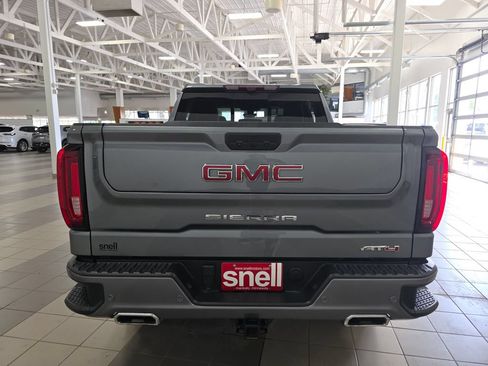 Used 2021 GMC Sierra 1500 AT4 w/ Technology Package AWD/4WD image 4