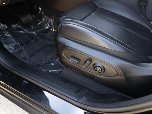 Used 2025 Jeep Grand Cherokee L Limited w/ Luxury Tech Group II image 11