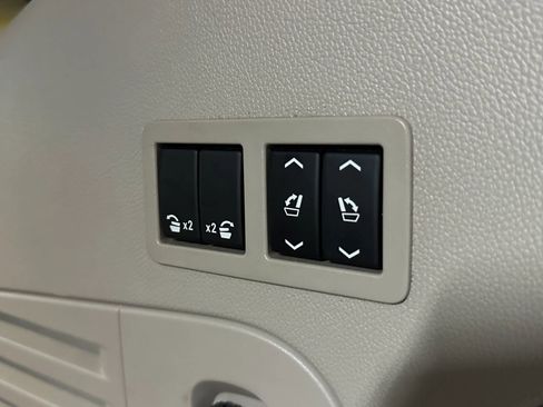 Used 2019 Cadillac Escalade Premium Luxury image 74