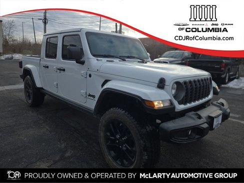 Used 2025 Jeep Gladiator Nighthawk image 1