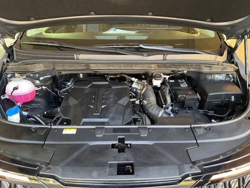 Used 2025 Kia Carnival image 32