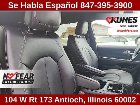 Used 2025 Chrysler Pacifica Select FWD image 53