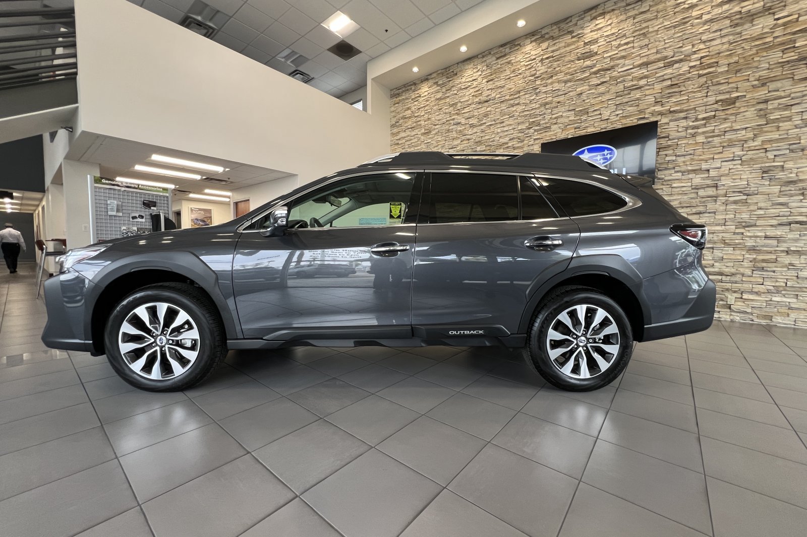 Used 2025 Subaru Outback Touring XT AWD/4WD image 2