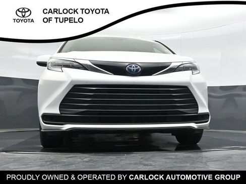 Used 2024 Toyota Sienna LE image 40