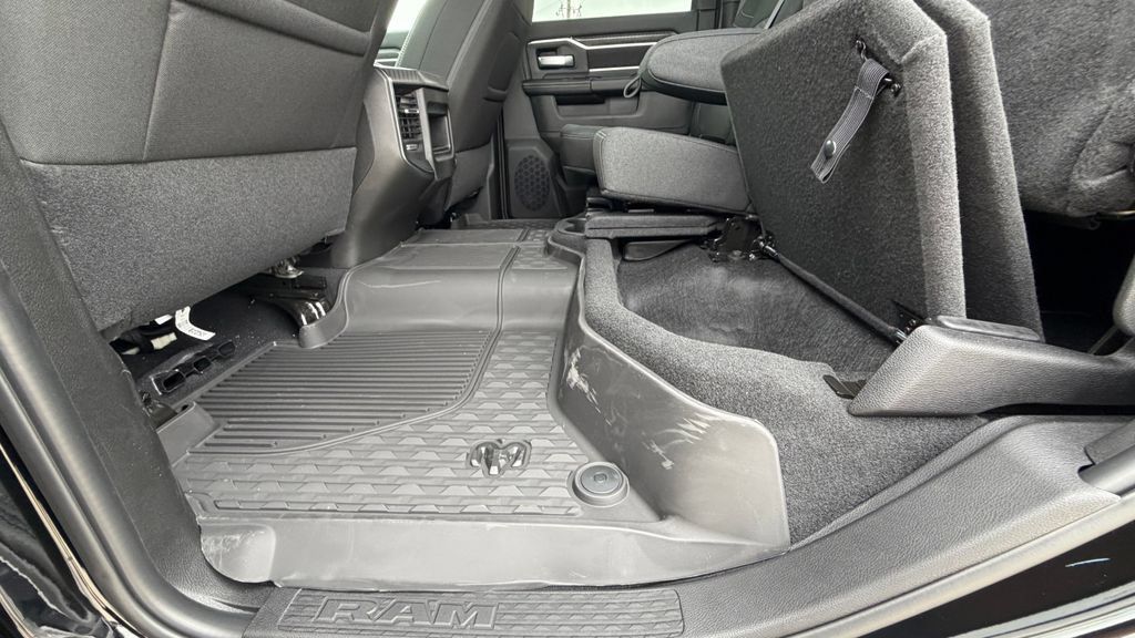 New 2026 RAM 3500 Big Horn AWD/4WD image 38