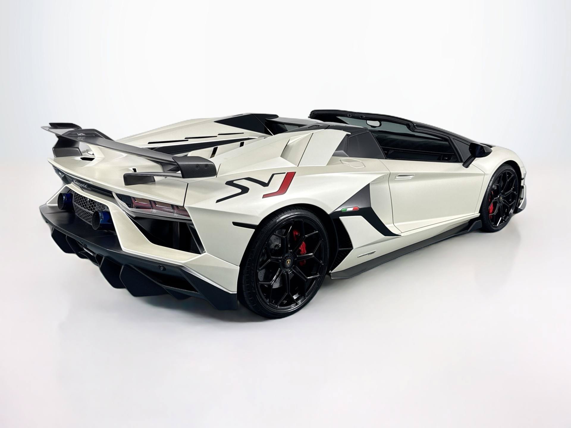 Used 2020 Lamborghini Aventador SVJ AWD/4WD image 2