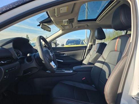 Used 2025 Nissan Sentra SR w/ SR Premium Package image 19