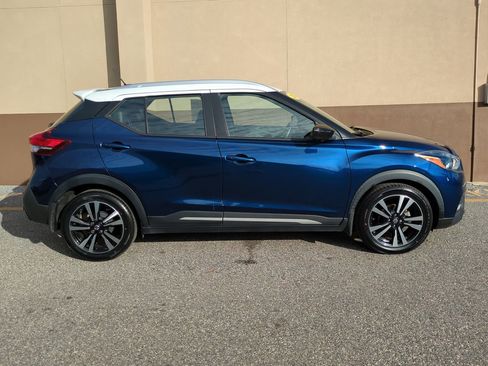 Used 2020 Nissan Kicks SR w/ SR Premium Package image 3