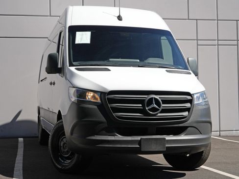 Used 2023 Mercedes-Benz Sprinter 2500 image 2