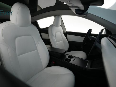 Used 2022 Tesla Model Y Performance image 23