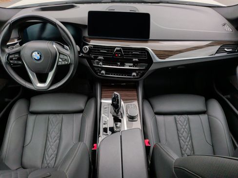 Certified 2023 BMW 530e w/ Premium Package RWD image 31
