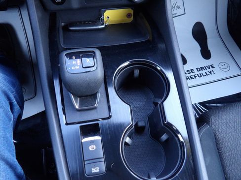 Used 2024 Nissan Rogue SV image 9